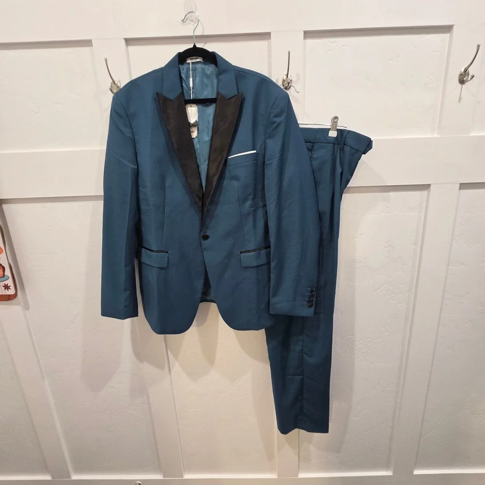 Men's 2-Piece Deep Blue and Black Peak Lapel Slim Fit Tuxedo Suit, Size Large